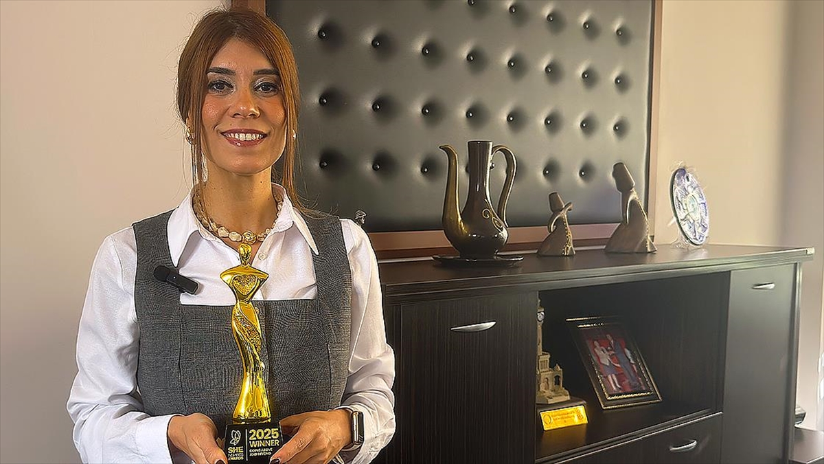 İzmirli Didem öğretmen, projeleriyle İngiltere’den ödülle döndü