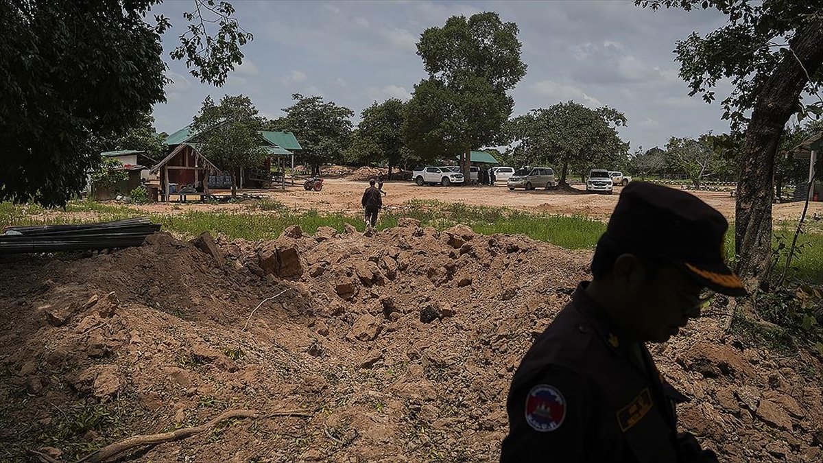 Kamboçya, çatışmaların ardından Tayland ile tüm sınır geçişlerini askıya aldı