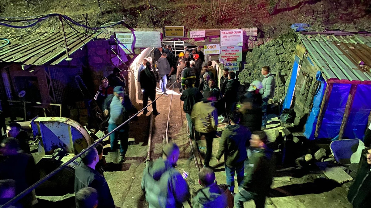 Kütahya’da maden ocağında gazdan etkilenen 5 işçi kurtarıldı Kütahya’da maden ocağında gazdan etkilenen 5 işçi kurtarıldı