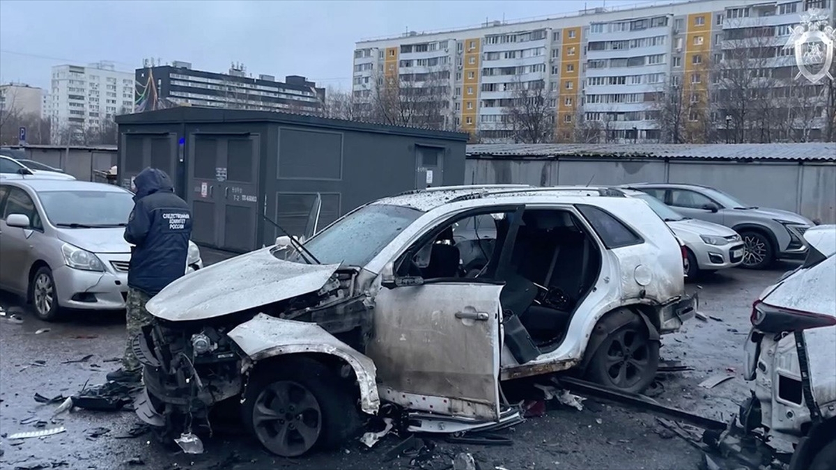 Moskova’da otomobile yerleştirilen patlayıcının infilak etmesi sonucu Tümgeneral Fanil Sarvarov öldü