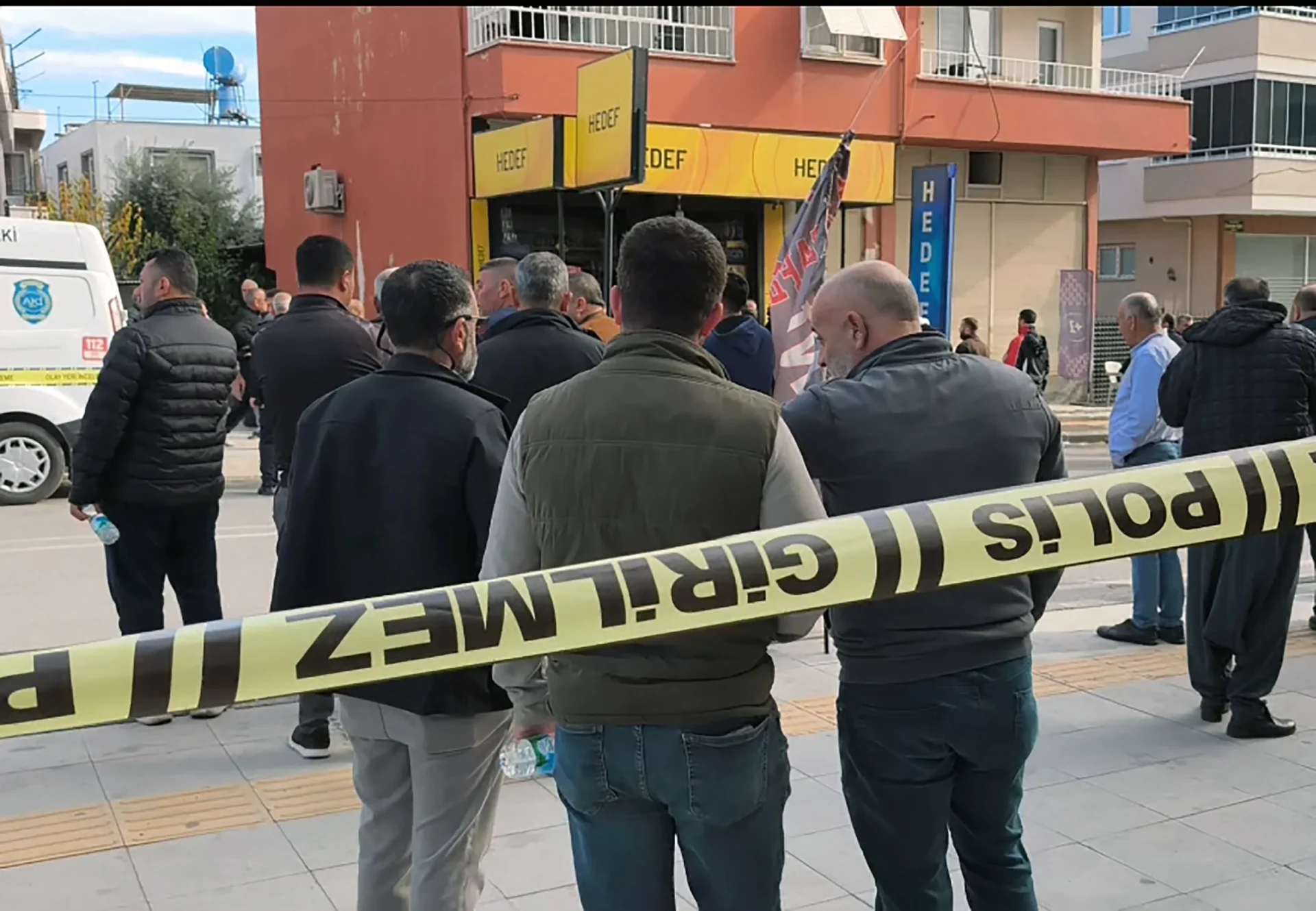 Mersin’de dehşet: Anne ve oğlu ile büfeci öldürüldü Mersin’de dehşet: Anne ve oğlu ile büfeci öldürüldü