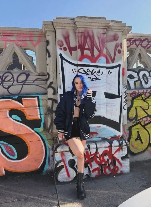 One Direction ile dünya turu yapan Camryn Magness scooter kazasında öldü… One Direction ile dünya turu yapan Camryn Magness scooter kazasında öldü…