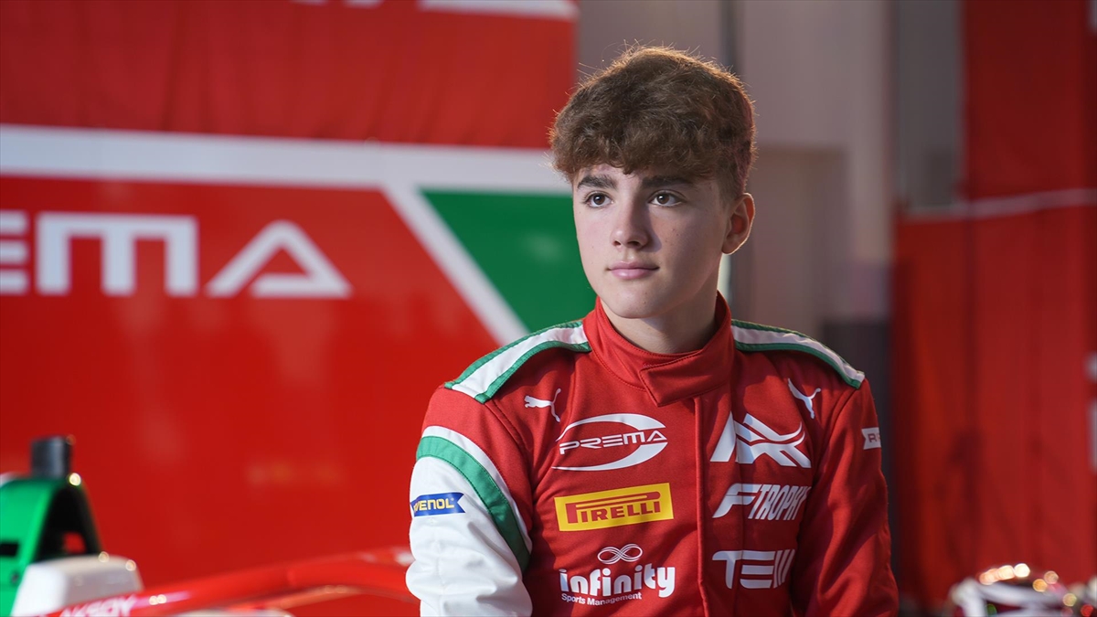 Otomobil sporcusu Alp Aksoy, Formula Trophy’de şampiyon oldu Otomobil sporcusu Alp Aksoy, Formula Trophy’de şampiyon oldu