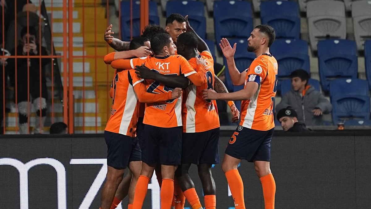 RAMS Başakşehir, Süper Lig’de yarın Samsunspor’a konuk olacak RAMS Başakşehir, Süper Lig’de yarın Samsunspor’a konuk olacak