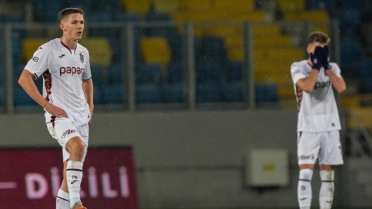 Trabzonspor “yenilmezlik serilerini” yeni yıla taşıyamadı