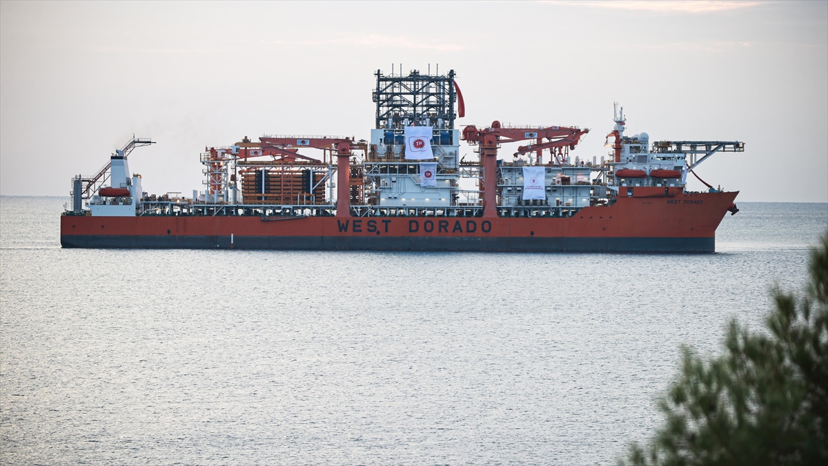 Türkiye’nin 6. derin deniz sondaj gemisi Mersin açıklarına demirledi Türkiye’nin 6. derin deniz sondaj gemisi Mersin açıklarına demirledi