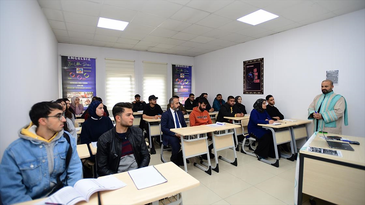 Van’da engelli üniversite öğrencileri farklı alanlardaki kurslarla hayata hazırlanıyor