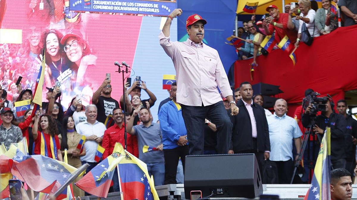 Venezuela Devlet Başkanı Maduro, dans ederek ABD’ye “barış” çağrısında bulundu