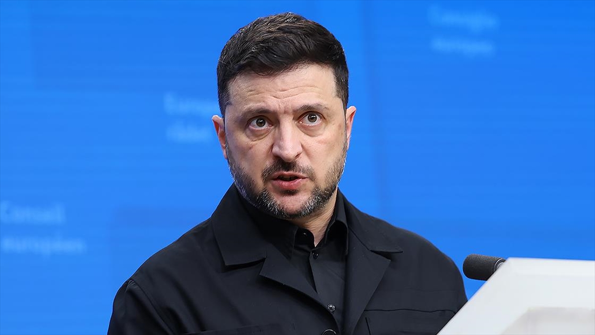 Zelenskiy: ABD, Rusya ve Ukrayna’dan yetkililerin katılımıyla üçlü bir görüşme yapmamızı öneriyor Zelenskiy: ABD, Rusya ve Ukrayna’dan yetkililerin katılımıyla üçlü bir görüşme yapmamızı öneriyor