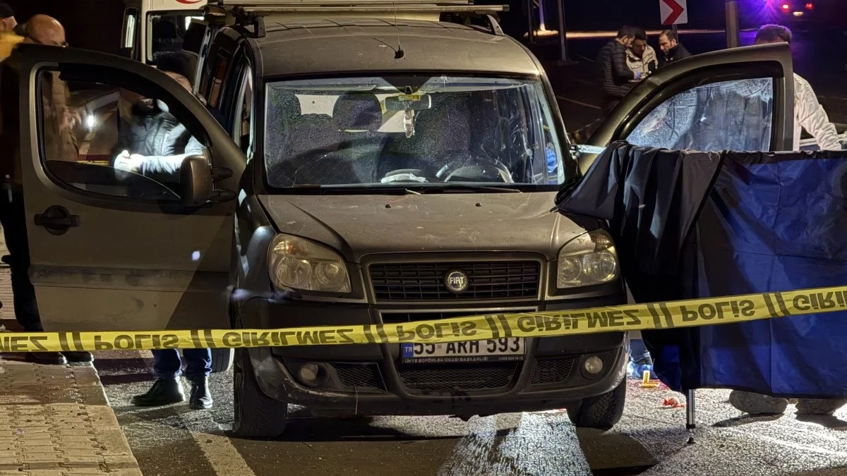 Samsun’da yasak ilişki yaşadığı sevgilisinin boğazını keserek öldürdü… Samsun’da yasak ilişki yaşadığı sevgilisinin boğazını keserek öldürdü…