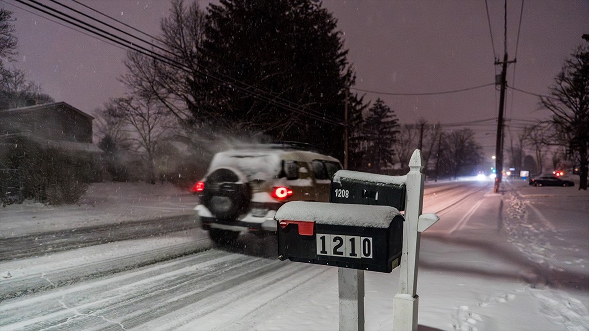 ABD’yi etkisi altına alan kar fırtınası ve soğuklarda 770 bine yakın kişi elektriksiz kaldı ABD’yi etkisi altına alan kar fırtınası ve soğuklarda 770 bine yakın kişi elektriksiz kaldı