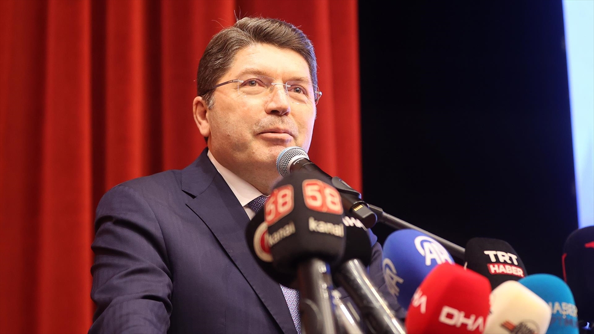 Adalet Bakanı Yılmaz Tunç: Çocuklarımızı ve gençlerimizi sanal tehlikelerden uzak tutmak hepimizin ortak görevi Adalet Bakanı Yılmaz Tunç: Çocuklarımızı ve gençlerimizi sanal tehlikelerden uzak tutmak hepimizin ortak görevi