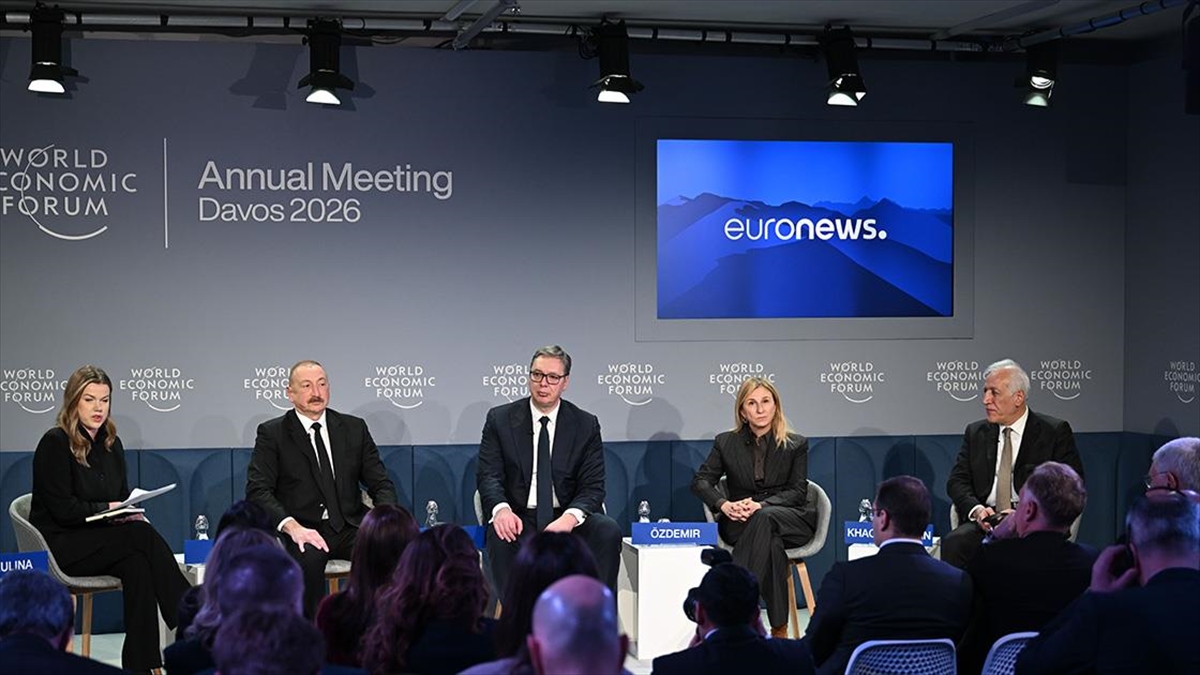 Aliyev ve Haçaturyan, Davos’ta barış mesajları verdi Aliyev ve Haçaturyan, Davos’ta barış mesajları verdi