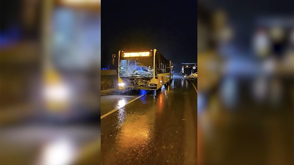 Arnavutköy’de İETT otobüsünün çarptığı araçtaki 1 kişi hayatını kaybetti