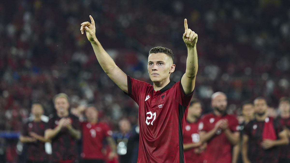 Asllani, Beşiktaş için İstanbul’a geliyor