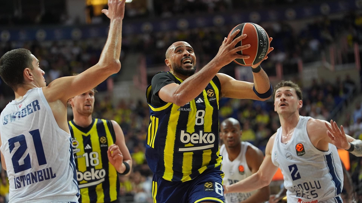 Basketbol Avrupa Ligi’ndeki Türk derbisini Fenerbahçe Beko kazandı