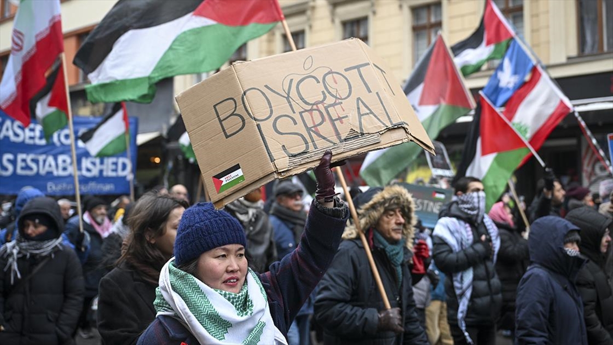 Berlin’de Filistin’e destek gösterisi düzenlendi