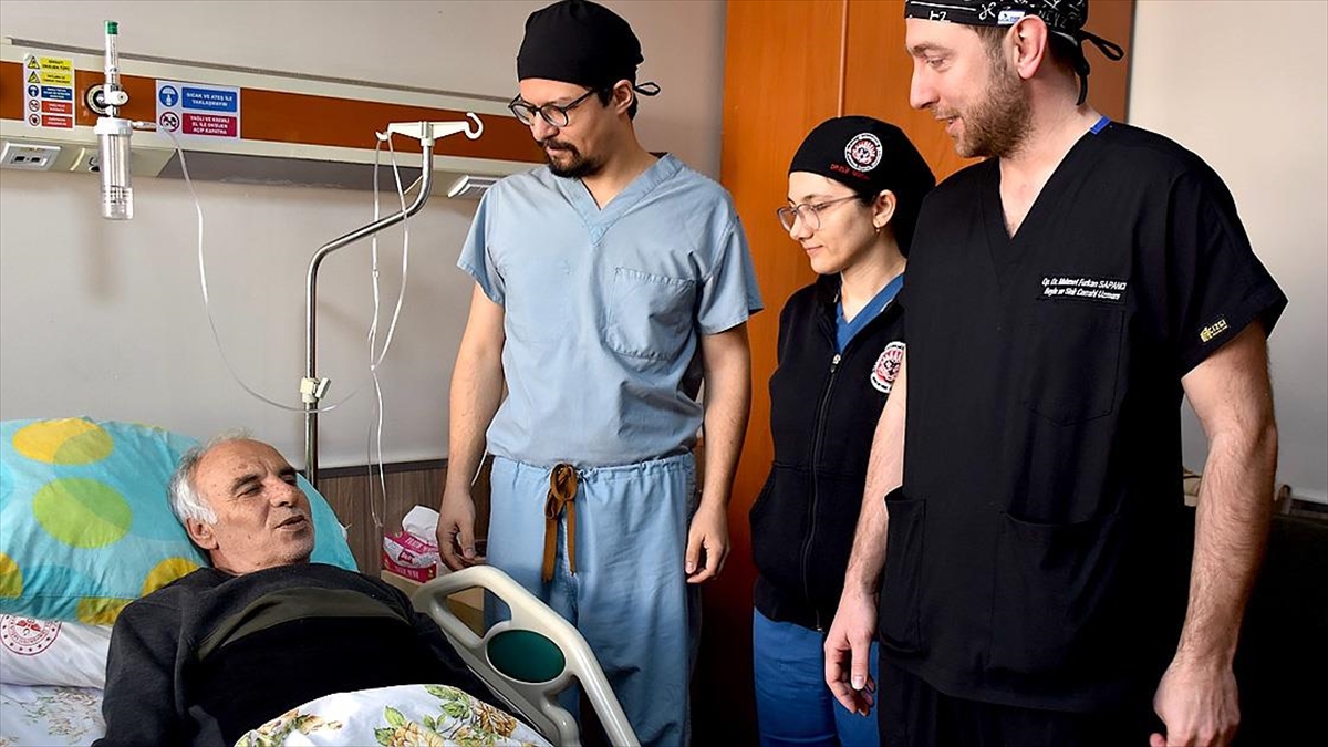 Bitlis’te 66 yaşındaki hasta kapalı yöntemle yapılan omurga ameliyatıyla sağlığına kavuştu Bitlis’te 66 yaşındaki hasta kapalı yöntemle yapılan omurga ameliyatıyla sağlığına kavuştu