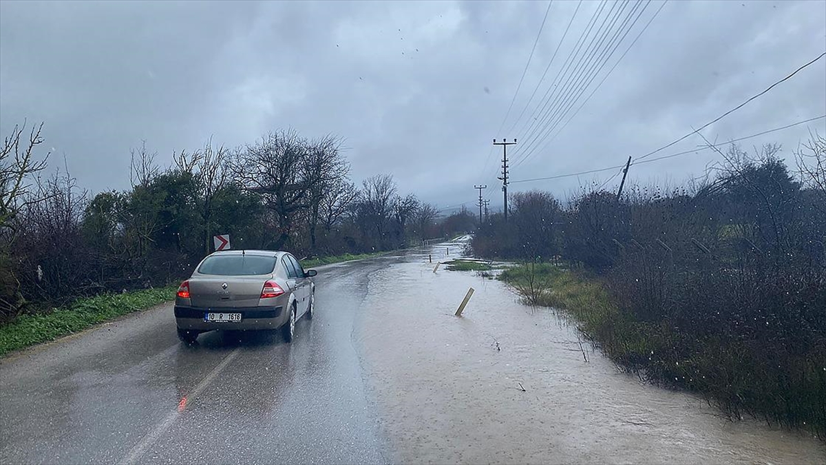 Çanakkale’de yoğun sağanak etkili oldu