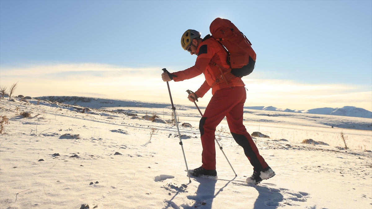 Dağcılık tutkunu sporcu, son 3 yıldır dünyada zirveye en çok tırmanan dağcı oldu