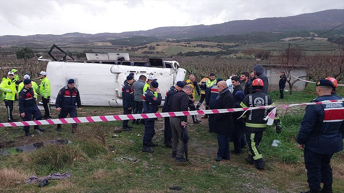 Denizli’de devrilen midibüsteki 25 kişi yaralandı