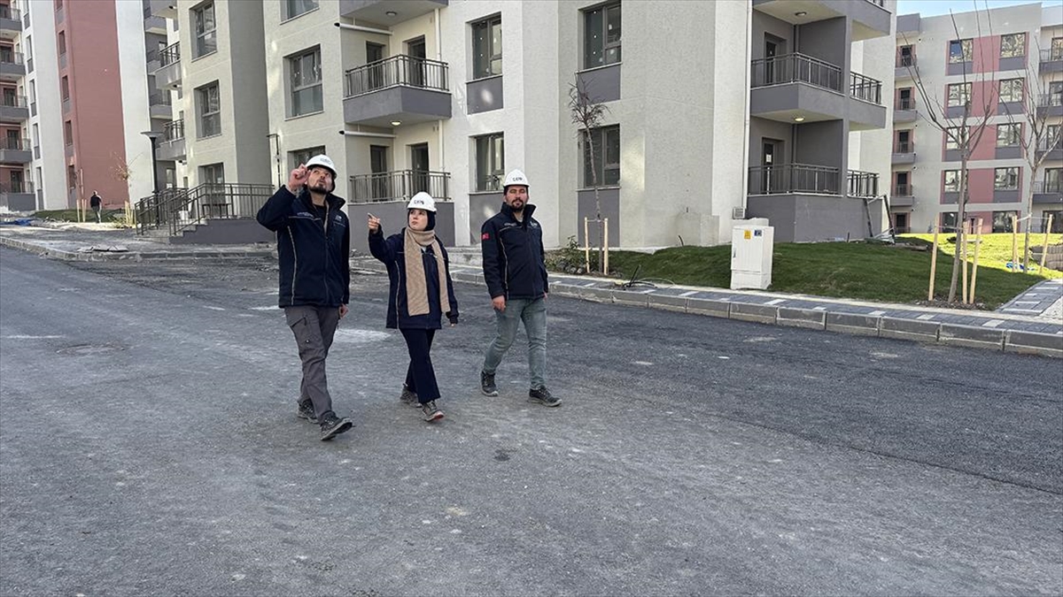 Depremzede mimar, çocukluğunun geçtiği mahalleyi yeniden inşa ediyor