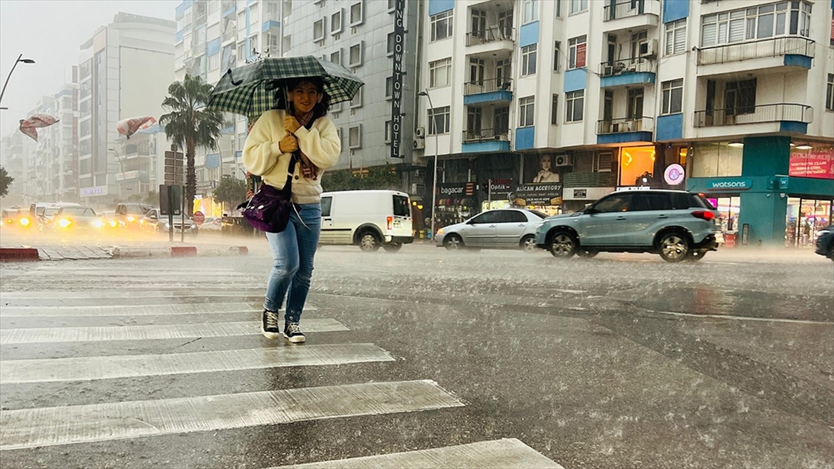 Doğu Akdeniz için çok kuvvetli yağış uyarısı Doğu Akdeniz için çok kuvvetli yağış uyarısı
