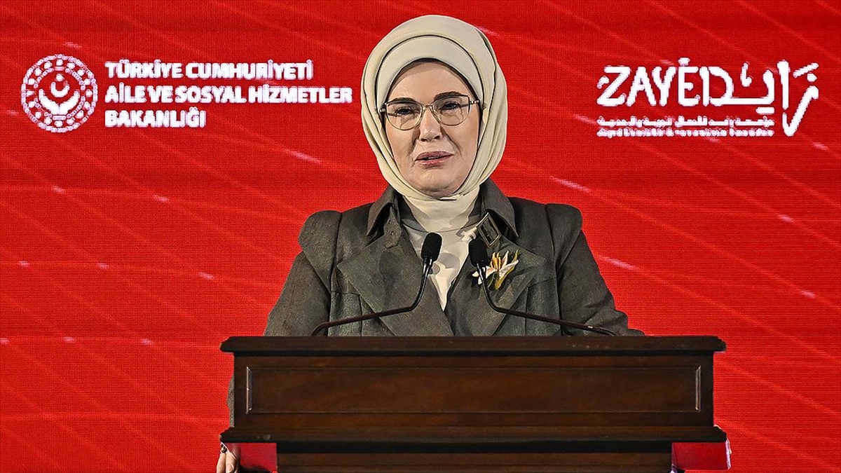 Emine Erdoğan: 2025 sonu itibarıyla 10 bin 841 çocuğumuz, 9 bin 96 ailenin sıcak yuvasında sevgiyle büyüyor Emine Erdoğan: 2025 sonu itibarıyla 10 bin 841 çocuğumuz, 9 bin 96 ailenin sıcak yuvasında sevgiyle büyüyor