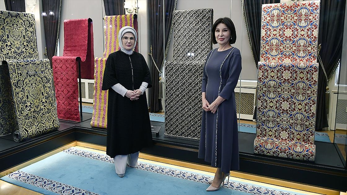 Emine Erdoğan, Özbekistan Cumhurbaşkanı’nın eşi Mirziyoyeva ile bir araya geldi