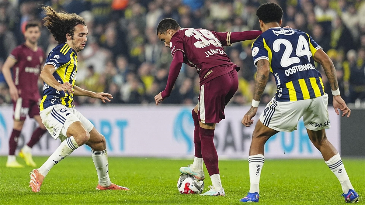 Fenerbahçe’den zirve yarışında kritik puan kaybı