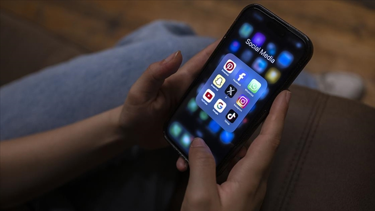 Fransız meclisi, 15 yaşından küçüklere sosyal medya yasağı getiren tasarıyı kabul etti