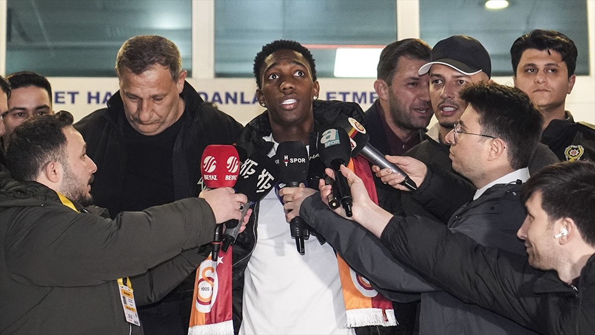 Galatasaray, Yaser Asprilla’yı kiralık olarak kadrosuna kattı Galatasaray, Yaser Asprilla’yı kiralık olarak kadrosuna kattı