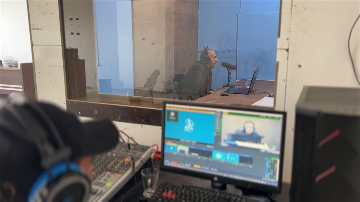 Gazze Şeridi’nde yerel radyolar, enkaz altından yeniden yayınlarına başladı