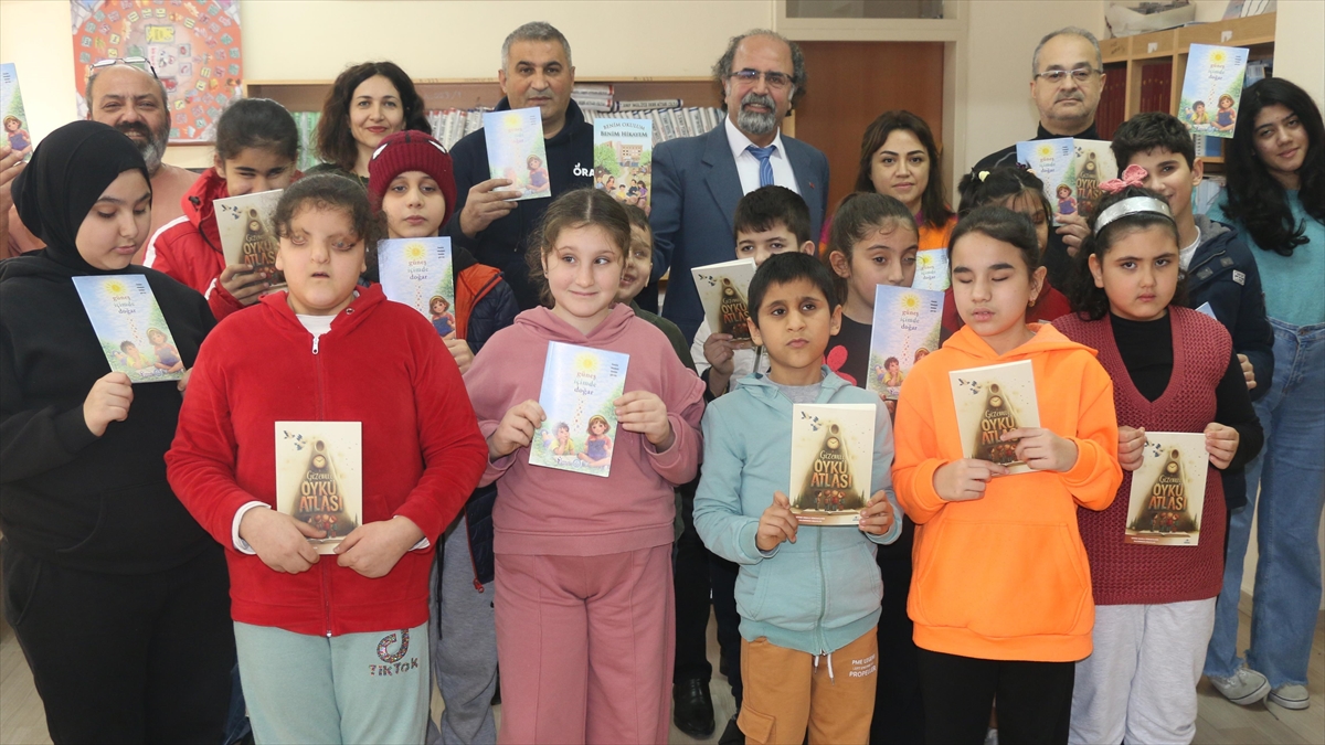Görme engelli öğrencilerin Braille alfabesiyle yazdığı öykü ve şiirler kitaplaştırıldı