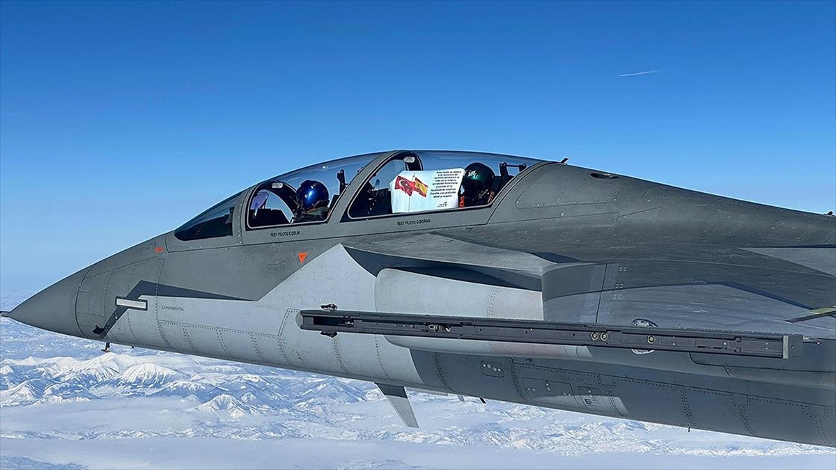 HÜRJET’ler İspanya’daki tren kazası kayıpları anısına uçtu HÜRJET’ler İspanya’daki tren kazası kayıpları anısına uçtu