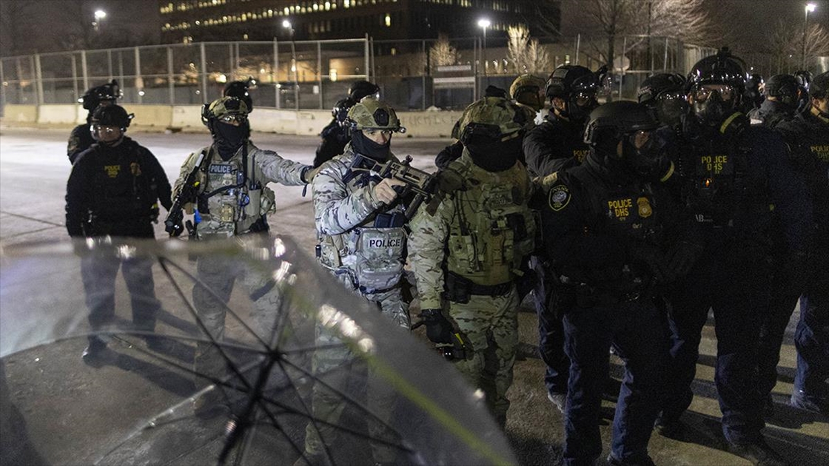 ICE polisince vurularak öldürülen kadının en az üç kurşun yarası olduğu saptandı