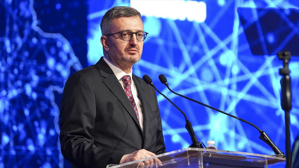 İletişim Başkanı Duran: Bizi yönlendiren şey, yapay zekalar olmamalı