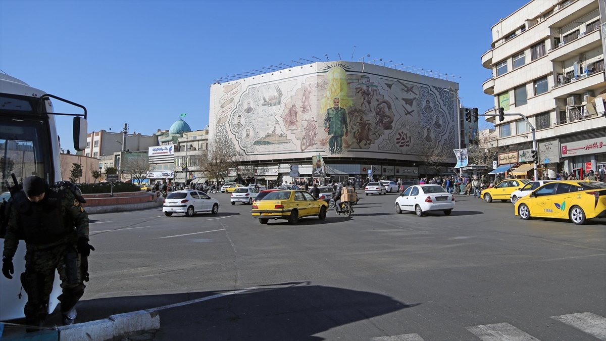 İran’ın başkenti Tahran’da halka “dışarı çıkmayın” uyarısı yapıldı