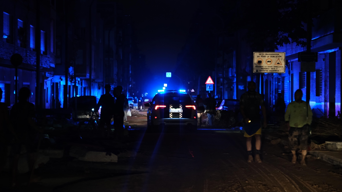 İspanya’nın kuzeyinde kötü hava şartları ulaşımı felç etti