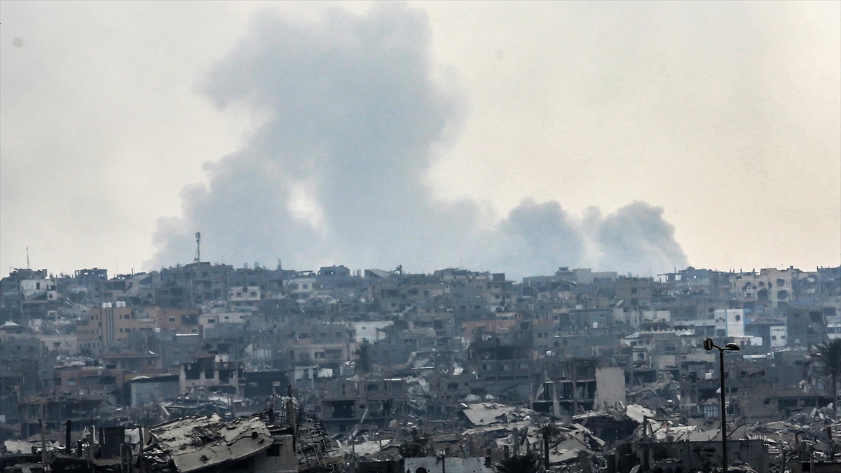 İsrail ordusu Gazze Şeridi’nin çeşitli bölgelerine saldırılar düzenledi İsrail ordusu Gazze Şeridi’nin çeşitli bölgelerine saldırılar düzenledi