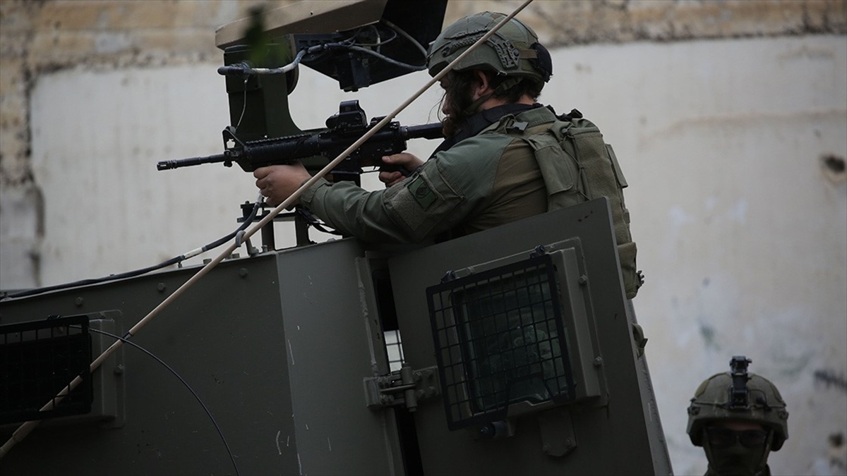 İsrail ordusunun, Ürdün sınırındaki terk edilmiş askeri mevzilere yeniden yerleşmeye başladığı bildirildi