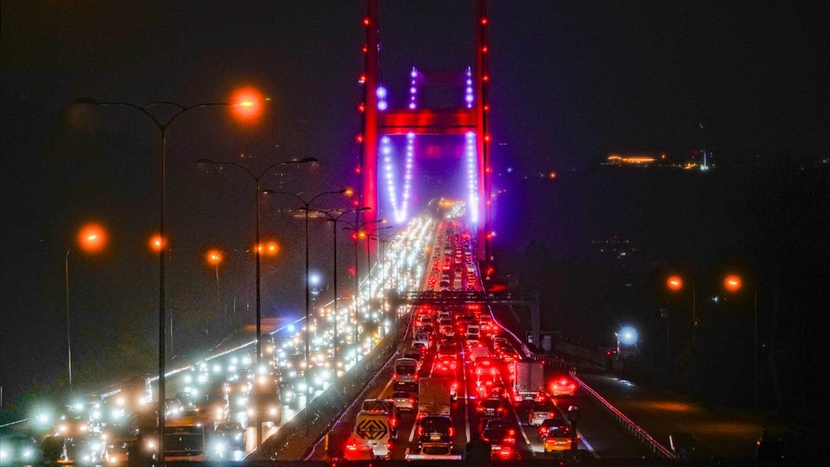 İstanbul’da akşam saatlerinde trafik yoğunluğu yüzde 87’ye çıktı