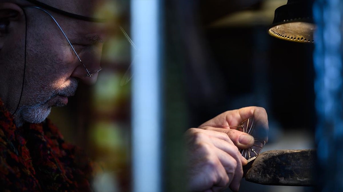 İstanbul’da dünyaya iz bırakan mücevherler tasarlıyor