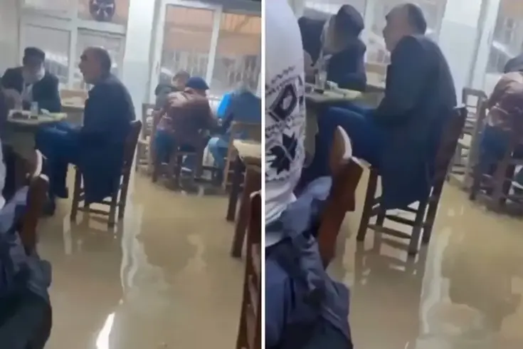 İstiflerini bozmadılar! Kahvehane sele teslim oldu ama…