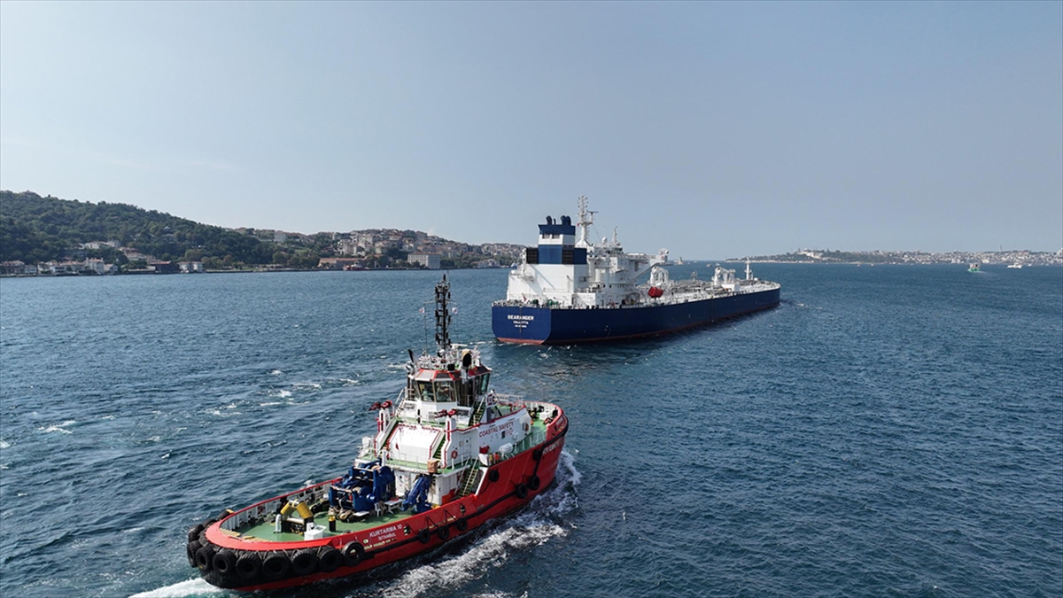 Kıyı emniyeti ekipleri geçen yıl 199 can kurtarma operasyonuyla 631 kişiyi kurtardı Kıyı emniyeti ekipleri geçen yıl 199 can kurtarma operasyonuyla 631 kişiyi kurtardı