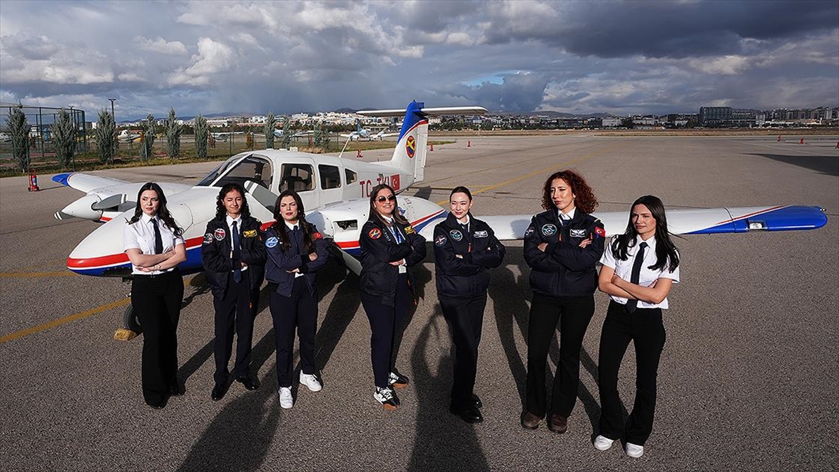 “Mektepli” kadın pilotlar THK Üniversitesinde yetişiyor “Mektepli” kadın pilotlar THK Üniversitesinde yetişiyor