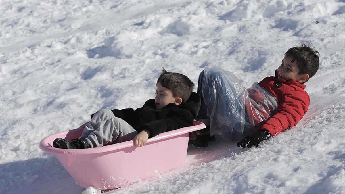 Mersin’in beyaza bürünen Sertavul Yaylası tatildeki çocukları ağırlıyor Mersin’in beyaza bürünen Sertavul Yaylası tatildeki çocukları ağırlıyor