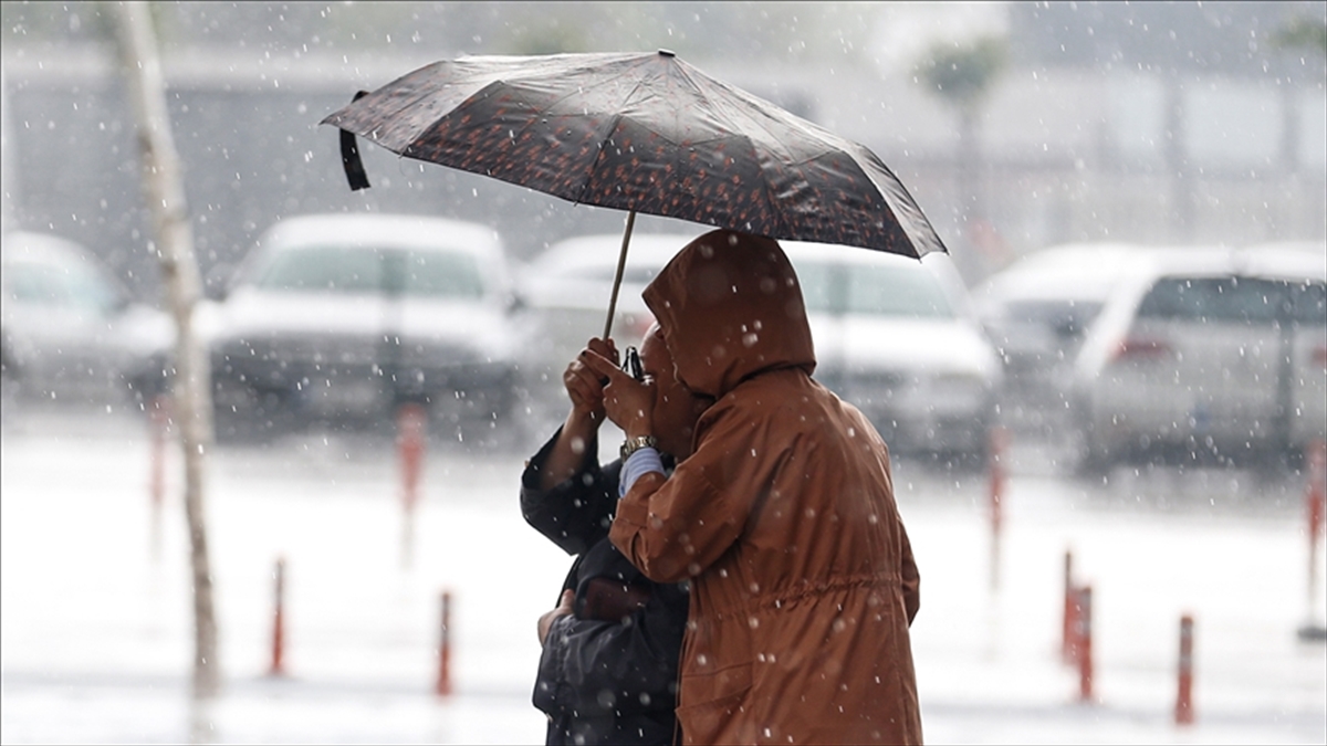 Meteorolojiden bazı bölgeler için fırtına ve sağanak uyarısı