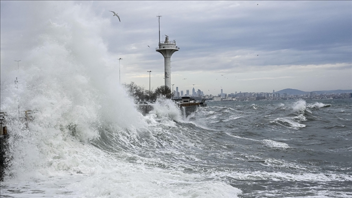 Meteorolojiden denizlerde fırtına uyarısı Meteorolojiden denizlerde fırtına uyarısı