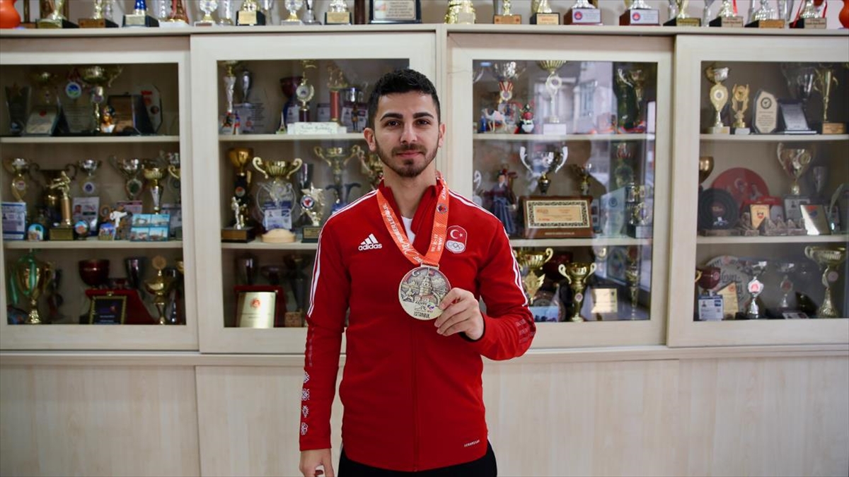 Şampiyon karateci Eray “Türk sporuna hizmet” peşinde